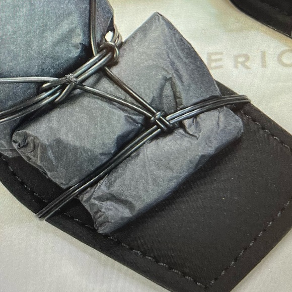 Good American | Strappy Neoprene Heel - Picture 2 of 12